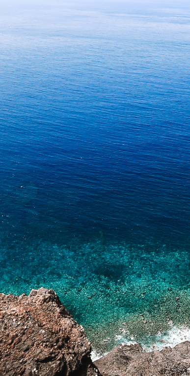 Reisterrassen, <br> tropische Strände, <br>Wasserfälle und <br>grüne Landschaften<br> entdecken.